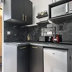 Cozy Studio In The Heart Of Paris